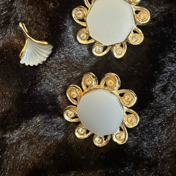 Vintage Blue Frosted Clip Earrings & Blue Frosted Necklace Pendant - Picture 7 of 7